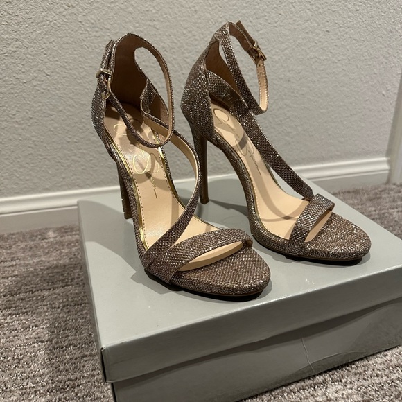 Heels - Picture 6 of 7